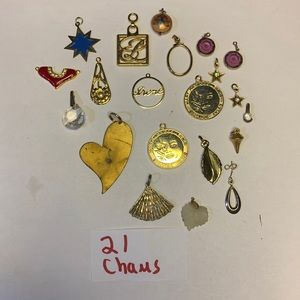 Lot of 21 Pendants / Charms